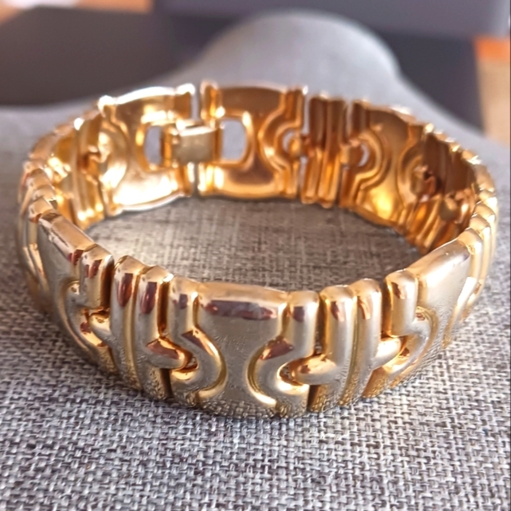 Goldtone Metal Modern Design Bracelet - Pre-loved (7")